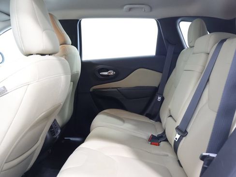 Used 2015 Jeep Cherokee Latitude FWD image 25