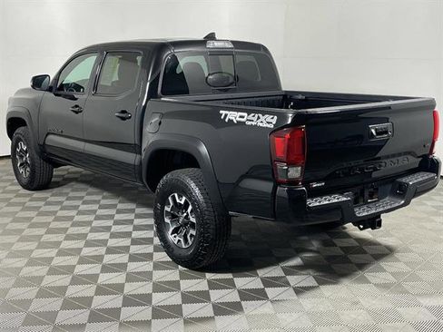 Used 2018 Toyota Tacoma TRD Off-Road w/ Technology Package AWD/4WD image 7