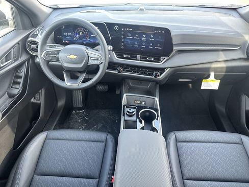 New 2026 Chevrolet Equinox LT image 2