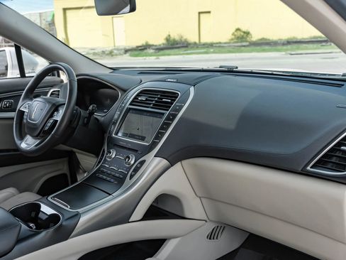 Used 2019 Lincoln Nautilus Reserve image 14