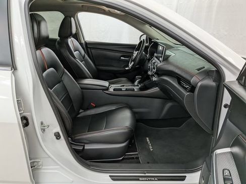 Used 2025 Nissan Sentra SR w/ SR Premium Package FWD image 22