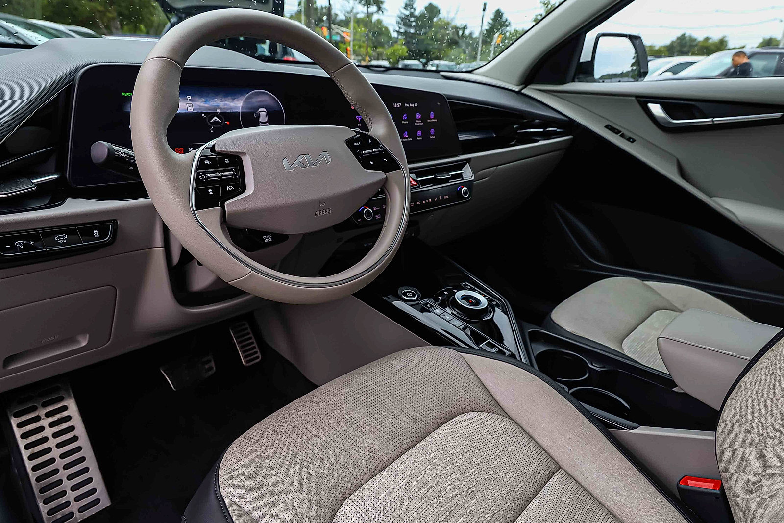 Certified 2025 Kia Niro Wave w/ Wave Preserve Package FWD image 7