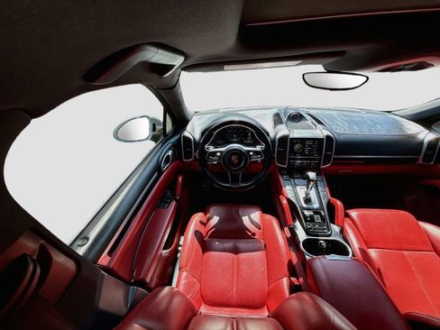 Used 2016 Porsche Cayenne w/ Premium Package image 23