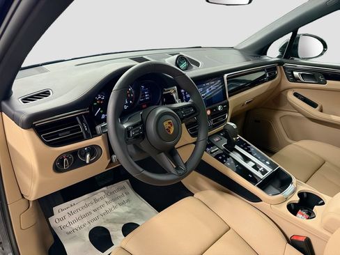 New 2026 Porsche Macan AWD/4WD image 4