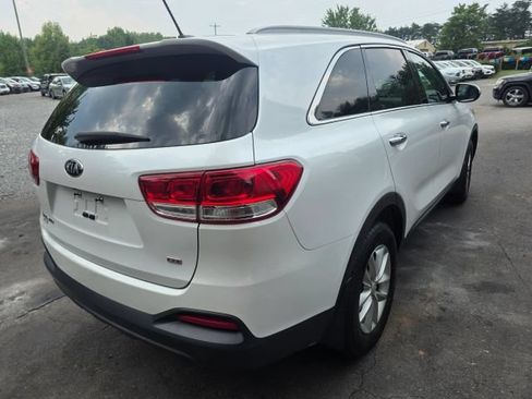 Used 2017 Kia Sorento FWD image 5