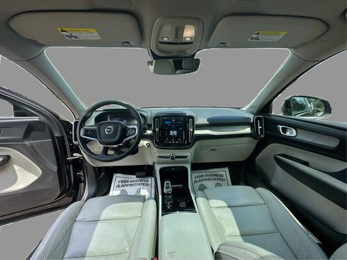 Used 2023 Volvo XC40 B5 Plus AWD/4WD image 38