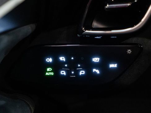 Used 2024 Ferrari Roma Spider image 33