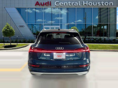 Used 2022 Audi e-tron Premium Plus w/ Premium Plus Package image 9
