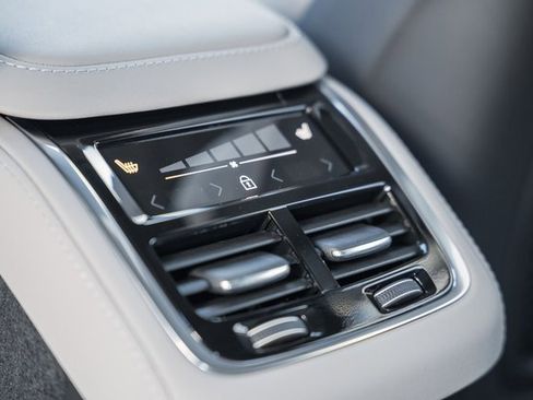 New 2026 Volvo XC90 B6 Ultra image 33