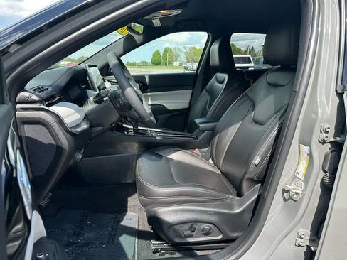 Used 2023 Jeep Compass Limited AWD/4WD image 9