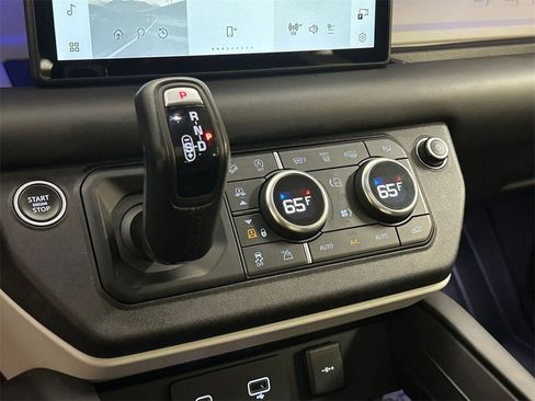 Used 2020 Land Rover Defender 110 First Edition image 22