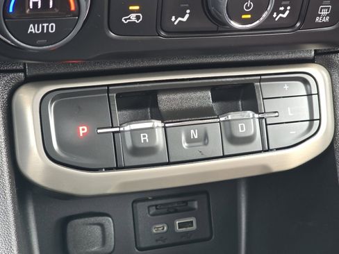 Used 2022 GMC Acadia Denali w/ Denali Technology Package image 32