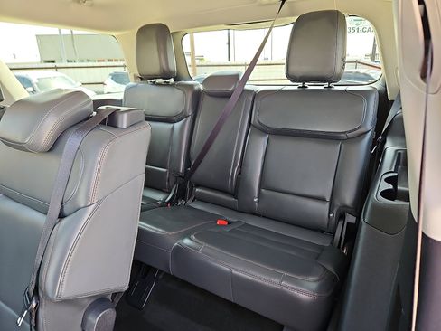 Used 2025 Ford Expedition Active image 9