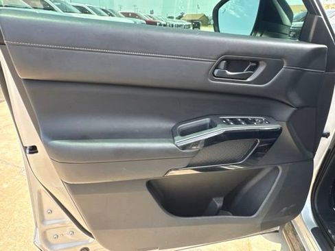 Used 2024 Nissan Pathfinder S AWD/4WD image 12