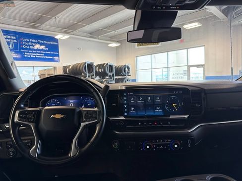 Used 2025 Chevrolet Silverado 2500 LT w/ Convenience Package AWD/4WD image 8