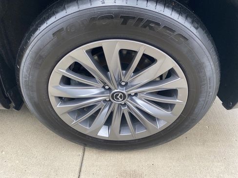 Certified 2024 MAZDA CX-90 Plug-In Hybrid w/ Preferred image 29