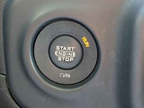 Used 2019 Jeep Wrangler Unlimited Sahara AWD/4WD image 29