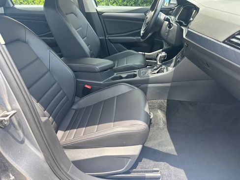 Used 2024 Volkswagen Jetta SE FWD image 13