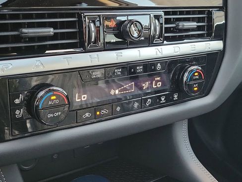 New 2026 Nissan Pathfinder Platinum AWD/4WD image 31