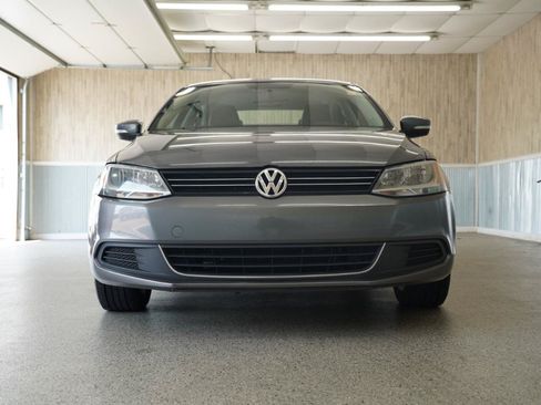 Used 2013 Volkswagen Jetta SE FWD image 2