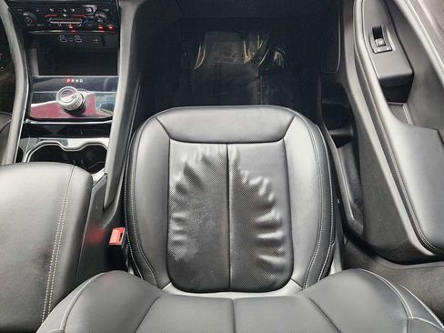Used 2023 Jeep Grand Cherokee L Limited w/ Luxury Tech Group II RWD image 15