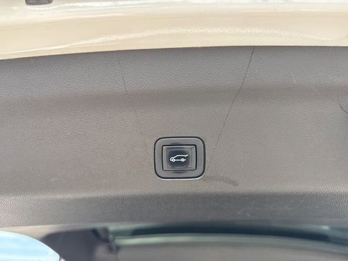 Used 2022 Chevrolet Tahoe Z71 w/ Luxury Package image 35