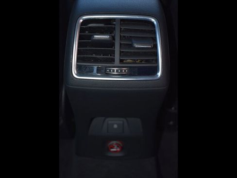 Used 2017 Audi Q3 2.0T Premium image 32