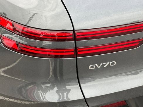 Used 2022 Genesis GV70 2.5T w/ Advanced Package image 28