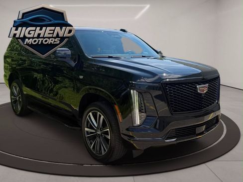 Used 2025 Cadillac Escalade Sport w/ LPO, Floor Liner Package AWD/4WD image 8
