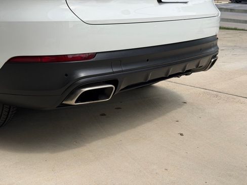 Used 2023 Porsche Cayenne AWD/4WD image 11