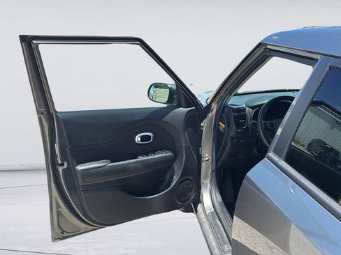 Used 2016 Kia Soul FWD image 20