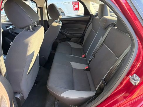Used 2013 Ford Focus SE w/ SE Winter Pkg image 25