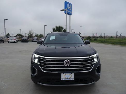 Used 2024 Volkswagen Atlas SEL AWD/4WD image 2