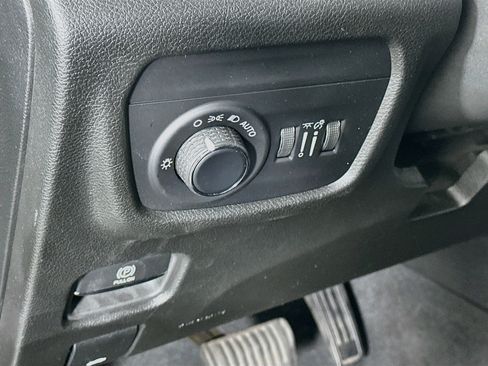 Used 2023 Jeep Grand Cherokee L Laredo AWD/4WD image 17