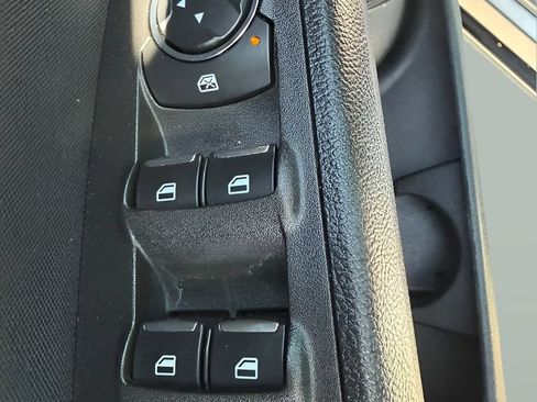 Used 2018 Ford Fusion SE w/ Fusion SE Technology Package FWD image 18
