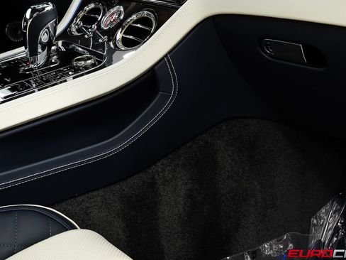 Used 2022 Bentley Continental GT AWD/4WD image 32