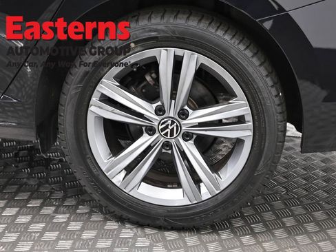 Used 2024 Volkswagen Jetta SE FWD image 32