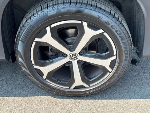 Used 2026 Volkswagen Tiguan SE AWD/4WD image 28