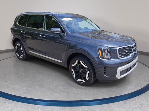 Used 2024 Kia Telluride S w/ S Sunroof Package FWD image 3