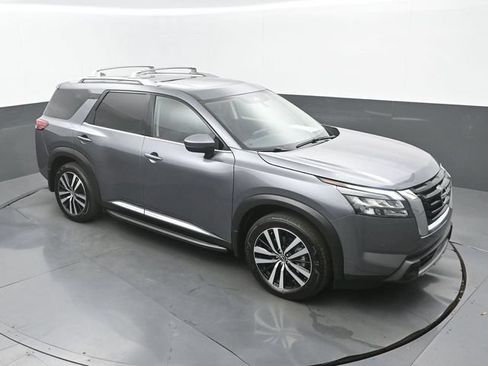 Used 2025 Nissan Pathfinder Platinum w/ Cargo Package FWD image 29