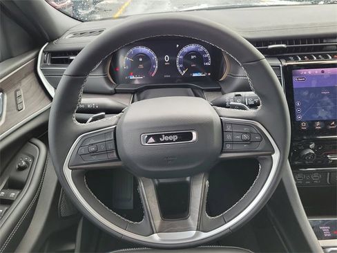 New 2025 Jeep Grand Cherokee Limited w/ Trailer Tow Package image 24