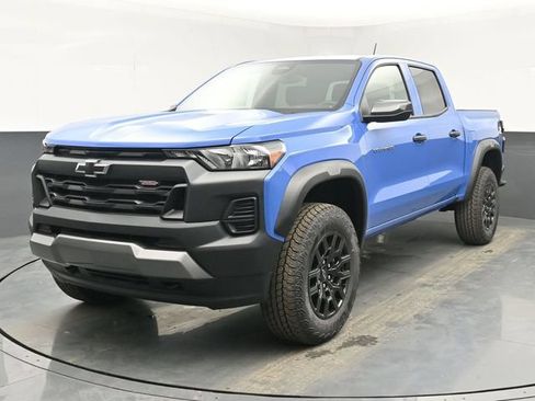Used 2025 Chevrolet Colorado Trail Boss AWD/4WD image 5