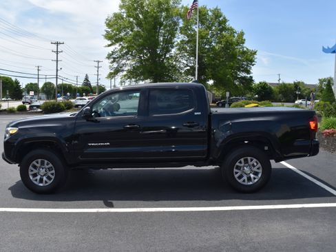 Used 2018 Toyota Tacoma SR5 RWD image 5