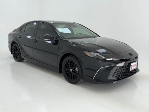 Used 2025 Toyota Camry SE w/ Convenience Package AWD/4WD image 1