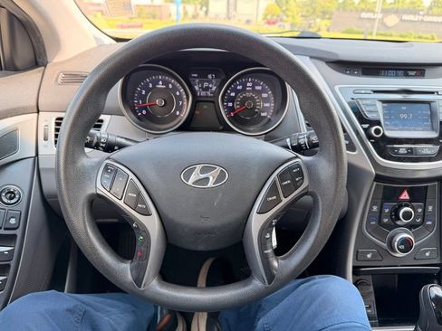 Used 2014 Hyundai Elantra SE w/ Option Group 02 FWD image 15