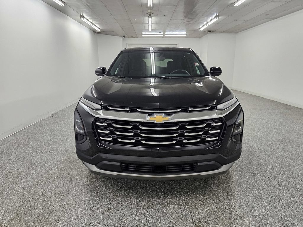 Used 2025 Chevrolet Equinox LT FWD image 2