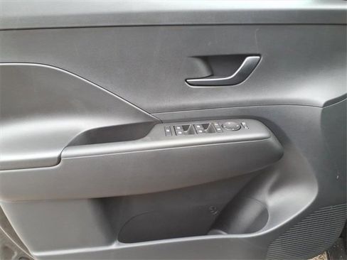 New 2026 Hyundai Kona SE image 7