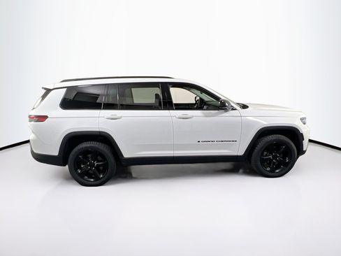Used 2023 Jeep Grand Cherokee L Limited w/ Black Appearance Package AWD/4WD image 4