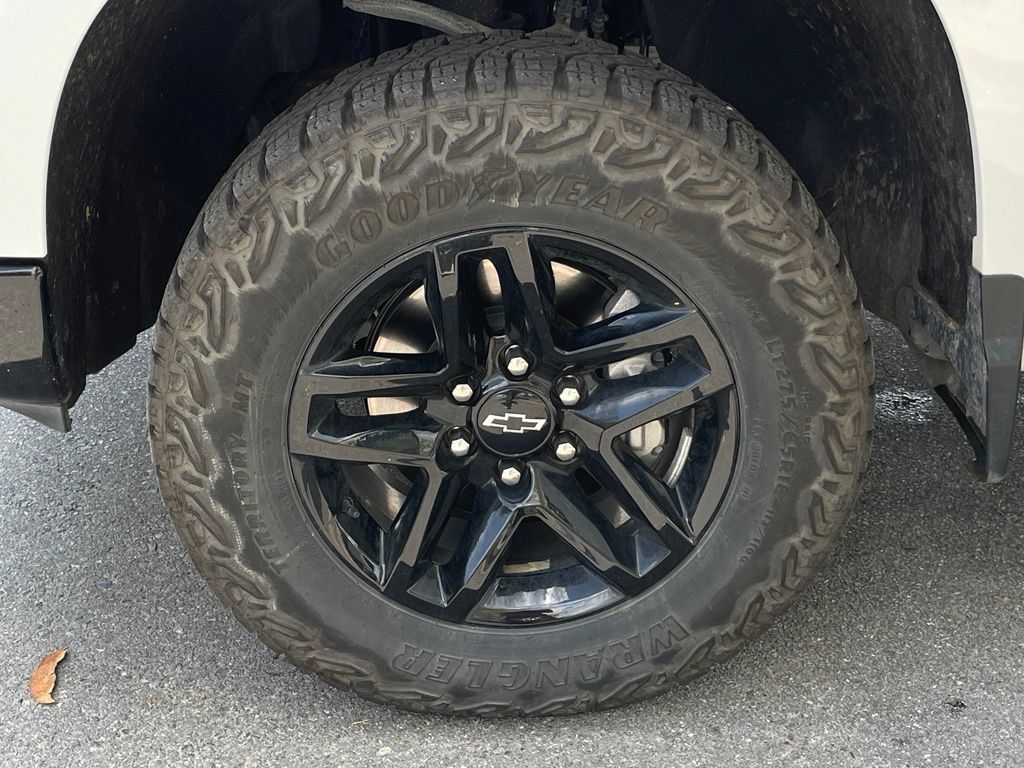 Used 2023 Chevrolet Silverado 1500 Custom Trail Boss AWD/4WD image 32