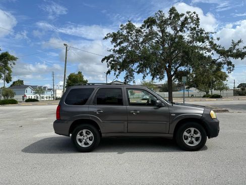 Used 2005 MAZDA Tribute s w/ Package 3 FWD image 4
